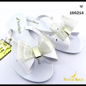 Beautiful flip flops all brand new